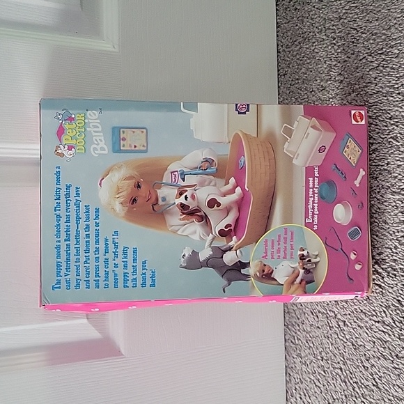 Pet Doctor Barbie - Picture 6 of 7
